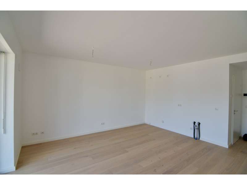 Wohnzimmer mit offener Küche
